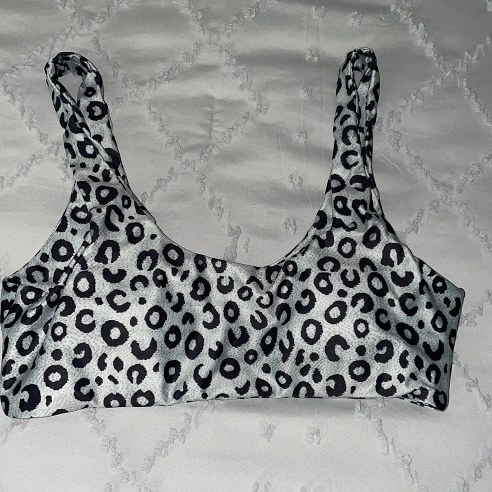 Bathing suit top, size medium. Perfect condition. Worn once.